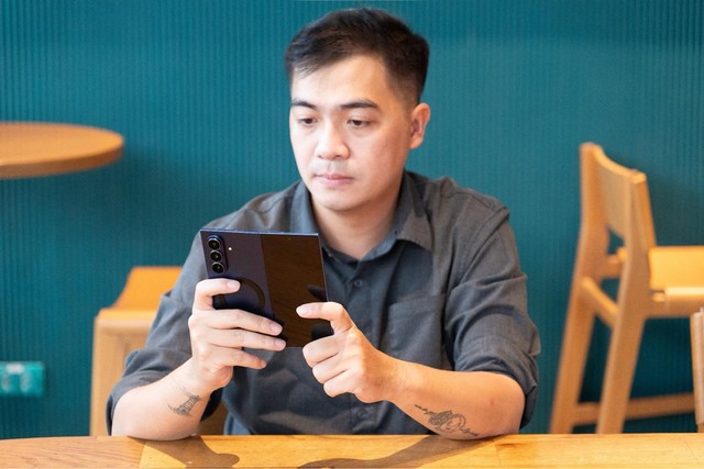Unfold Club: Khi người ‘ngoại đạo’ quay về với thế giới gập mở cùng Galaxy Z Fold7- Ảnh 1.