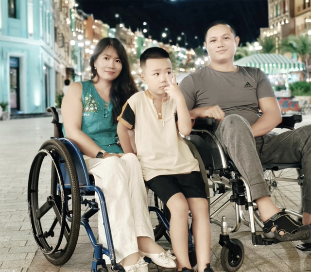 Tổ ấm hạnh phúc của đôi vợ chồng ngồi xe lăn - Ảnh 2.