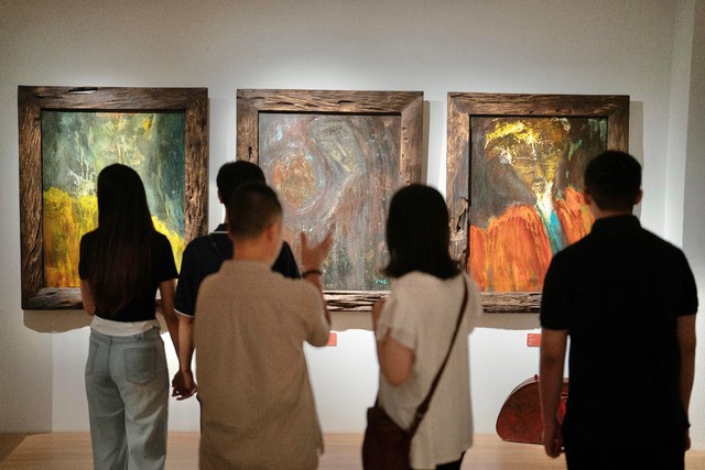  TS. Trịnh Thắng ra mắt 40 tác phẩm mới qua triển lãm tranh ‘Hơi Thở Bồ Đề’  - Ảnh 4.