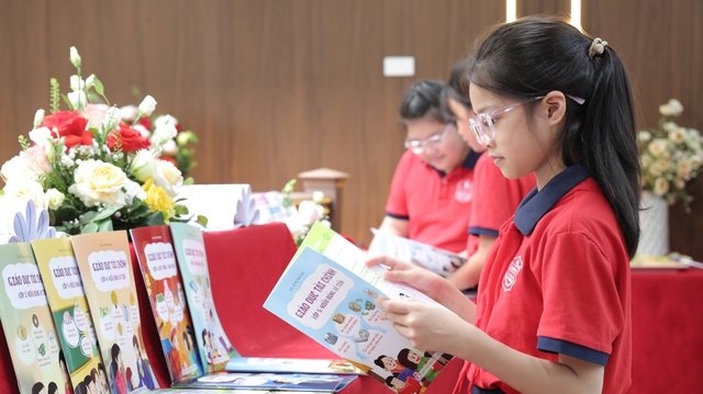 NXBGDVN giới thiệu bộ sách Giáo dục tài chính cho học sinh lớp 1 đến 12 - Ảnh 2.