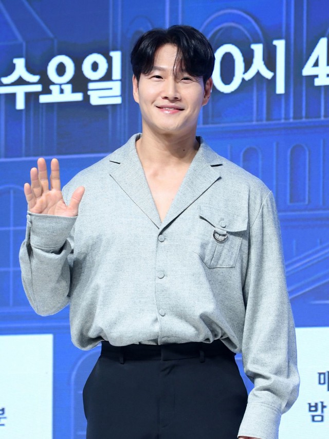 Vị hôn thê của Kim Jong Kook là CEO điều hành công ty mỹ phẩm?  - Ảnh 1.