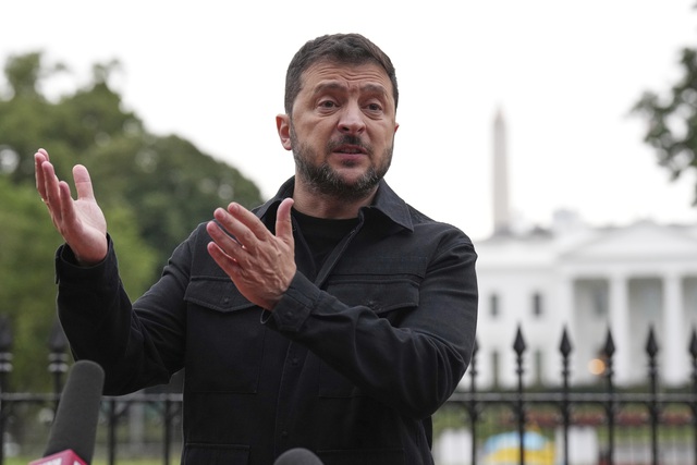 Ông Zelensky khẳng định vấn đề lãnh thổ Ukraine là chuyện giữa ông và Putin - Ảnh 2.