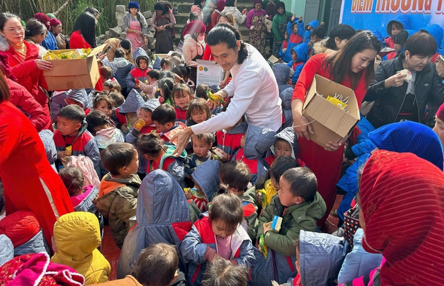 Từ 'vai ác' màn ảnh đến hành trình gieo 'trái tim hồng' thiện nguyện ở đời thường- Ảnh 4.