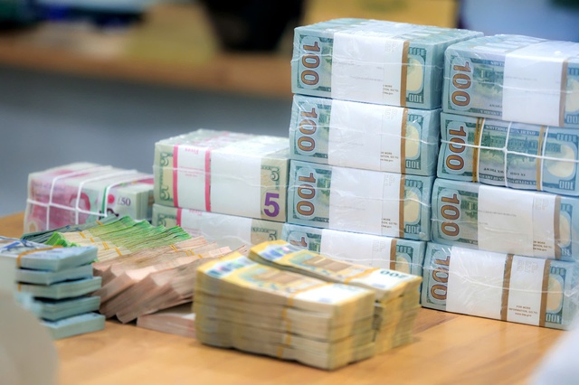 Giá USD hôm nay 10.10.2025: Giảm vẫn cao kịch trần- Ảnh 1.