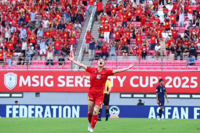 Hàng công ghi bàn đẳng cấp thắng Thái Lan, đội tuyển nữ Việt Nam giành HCĐ: VFF thưởng 600 triệu đồng- Ảnh 7. Hàng công ghi bàn đẳng cấp thắng Thái Lan, đội tuyển nữ Việt Nam giành HCĐ: VFF thưởng 600 triệu đồng- Ảnh 7.