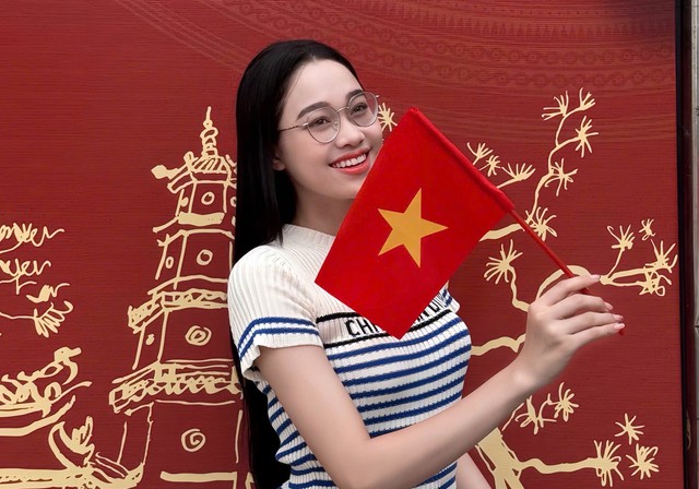 Hoa hậu sinh năm 2005 tham gia lễ diễu binh, diễu hành là ai? - Ảnh 1.