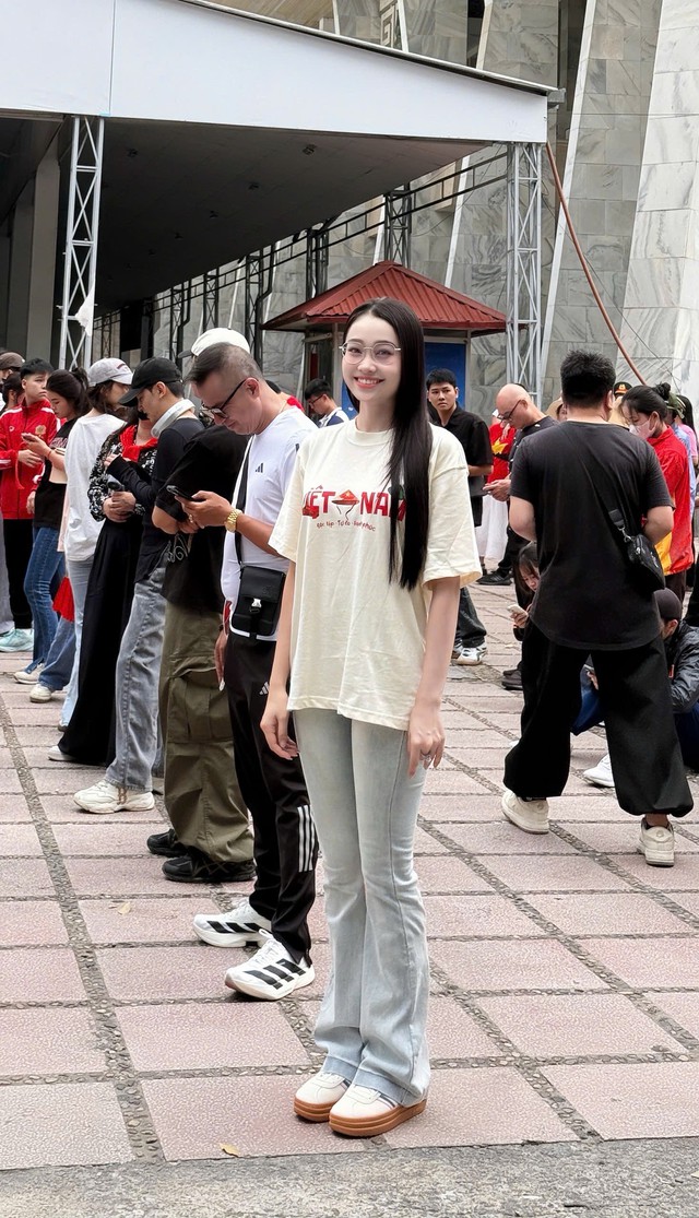 Hoa hậu sinh năm 2005 tham gia lễ diễu binh, diễu hành là ai? - Ảnh 2.