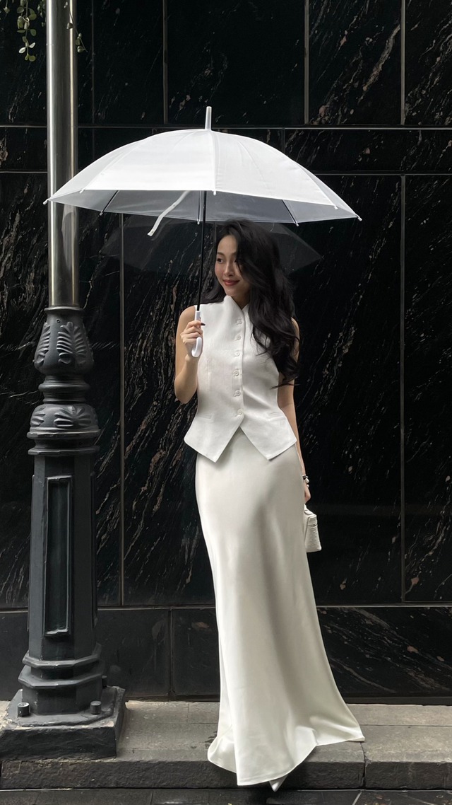 Váy dài - từ sàn diễn đến đường phố và mẹo phối layer theo mùa- Ảnh 12.