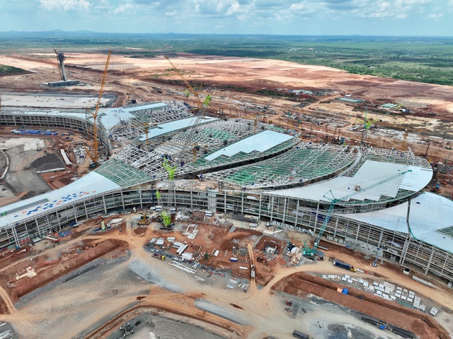 'Siêu' sân bay tăng tốc- Ảnh 2.