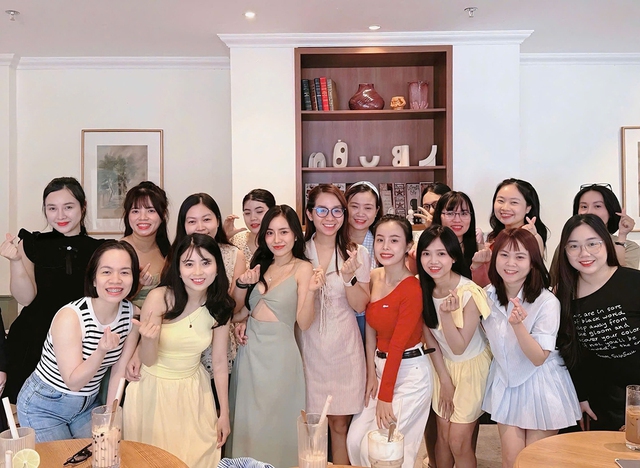 Cuộc hội ngộ của các cô gái cao dưới 1,5 m - Ảnh 1.