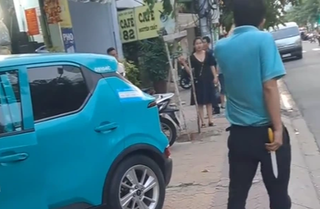 TP.HCM: Tài xế taxi công nghệ cầm dao cãi nhau trên đường khai gì tại công an?- Ảnh 1.