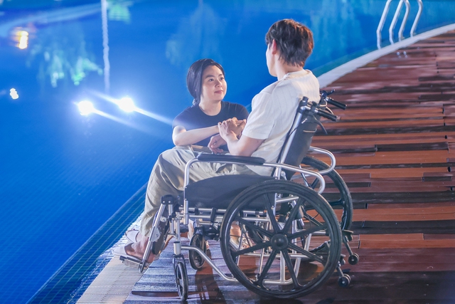 Lê Khánh hoảng loạn, được chồng hỗ trợ khi quay cảnh nguy hiểm- Ảnh 3. Lê Khánh hoảng loạn, được chồng hỗ trợ khi quay cảnh nguy hiểm- Ảnh 3.