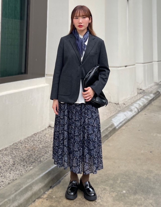 Phong cách nàng thơ dịu dàng với váy hoa nhí- Ảnh 1.