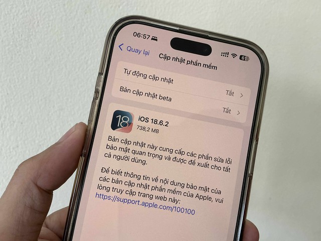 Apple bất ngờ phát hành iOS 18.6.2 - Ảnh 1.