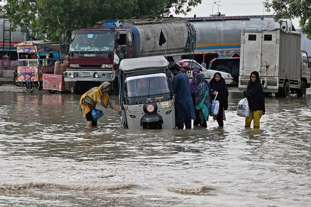 Hơn 400 người chết do mưa lũ Pakistan , tình hình thảm khốc tiếp diễn - Ảnh 1.