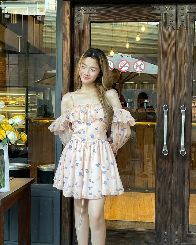 Phong cách nàng thơ dịu dàng với váy hoa nhí- Ảnh 4.