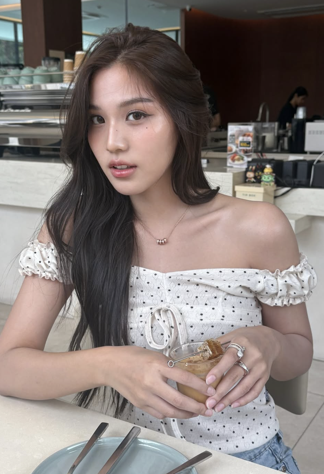 Họa tiết chấm bi trẻ trung, bí quyết giúp nàng 'ăn gian' tuổi hiệu quả  - Ảnh 6.