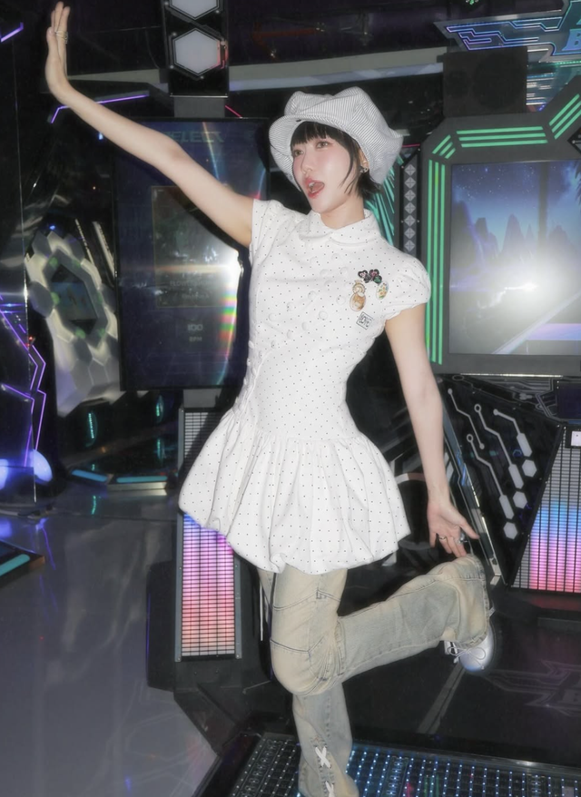 Họa tiết chấm bi trẻ trung, bí quyết giúp nàng 'ăn gian' tuổi hiệu quả  - Ảnh 7.