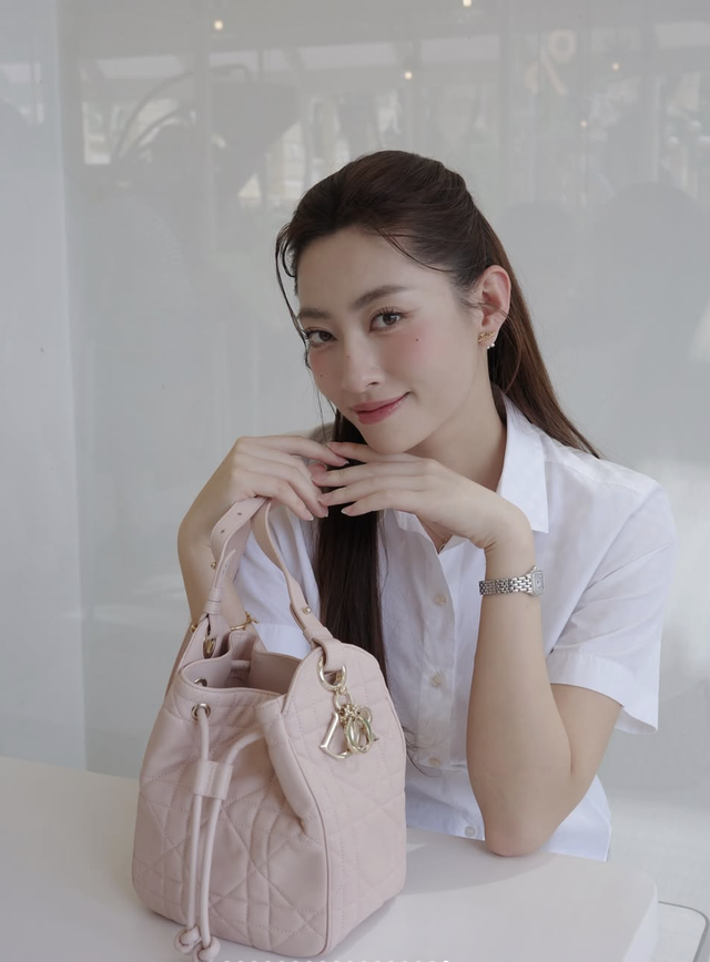 Túi xách màu hồng tôn lên nét nữ tính dịu dàng  - Ảnh 9.