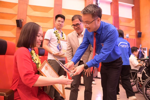 Những người trẻ khuyết tật lan tỏa nghị lực đến hàng triệu thanh niên - Ảnh 3.