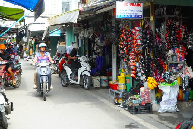 Độc đáo ngôi chợ ở Cần Thơ có nhiều ‘cánh mày râu’ tới mua - Ảnh 9.