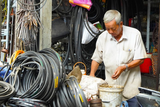 Độc đáo ngôi chợ ở Cần Thơ có nhiều ‘cánh mày râu’ tới mua - Ảnh 6.