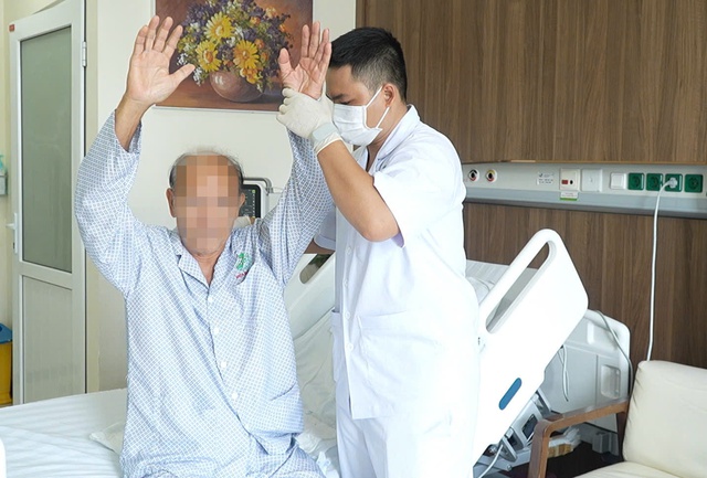 TP.HCM: 95 phút ngưng tim, cụ ông người nước ngoài hồi sinh ngoạn mục   - Ảnh 1.