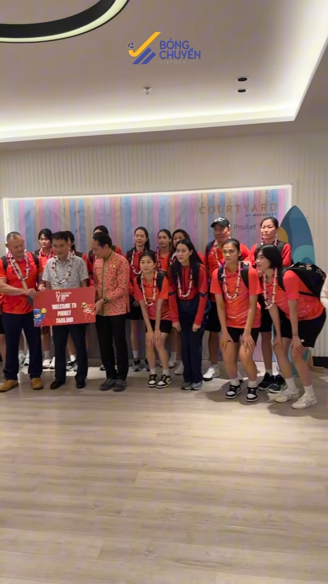 Đội tuyển b&oacute;ng chuyền nữ Việt Nam đ&atilde; đến Th&aacute;i Lan đấu giải thế giới, được ch&agrave;o đ&oacute;n ấm &aacute;p - Ảnh 9.