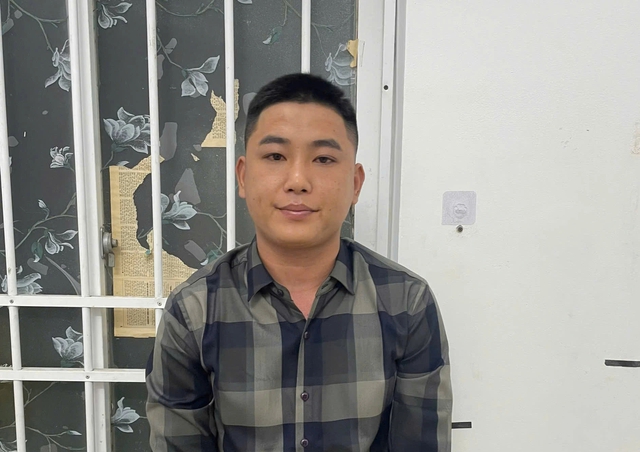 Công an TP.HCM tạm giữ kẻ đánh tới tấp tài xế ô tô ở phường Bảy Hiền - Ảnh 1.