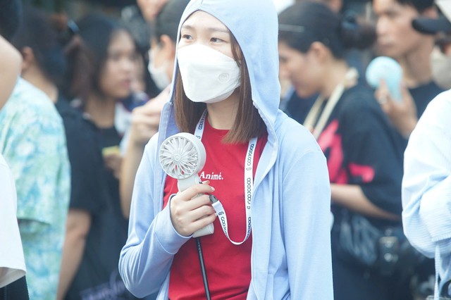 Kh&aacute;n giả ngất xỉu, BTC concert 'Việt Nam trong t&ocirc;i' tạm ngừng ph&aacute;t v&eacute; - Ảnh 4.