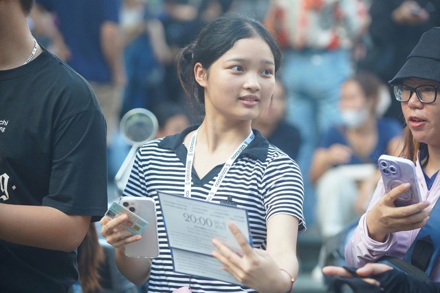 Kh&aacute;n giả ngất xỉu, BTC concert 'Việt Nam trong t&ocirc;i' tạm ngừng ph&aacute;t v&eacute; - Ảnh 5.