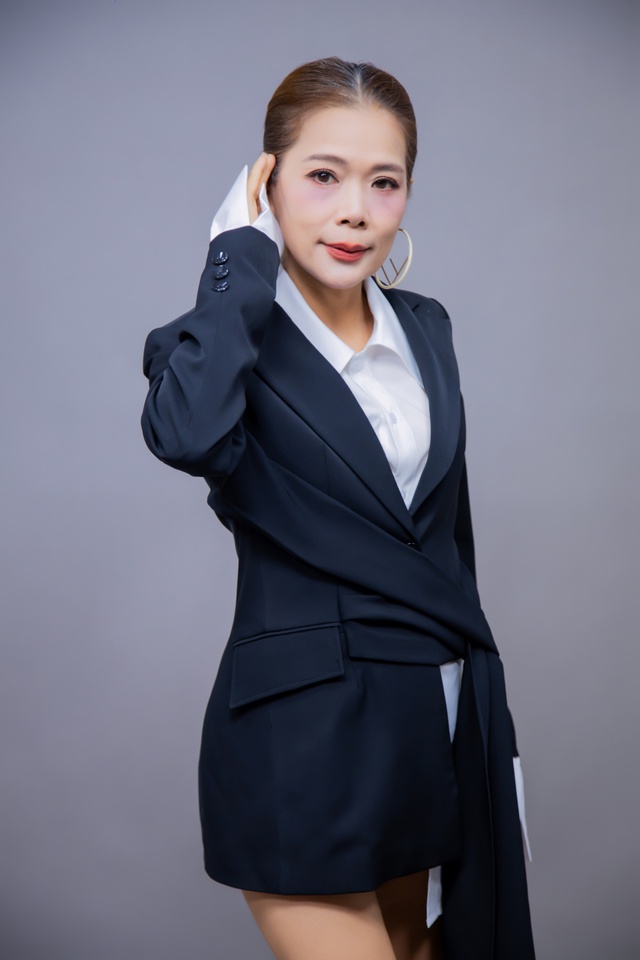 Mỹ Lệ nói về hôn nhân với chồng doanh nhân, tiết lộ niềm vui tuổi 53 - Ảnh 2.