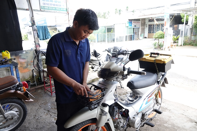 Tấm l&ograve;ng anh thợ sửa xe- Ảnh 1.