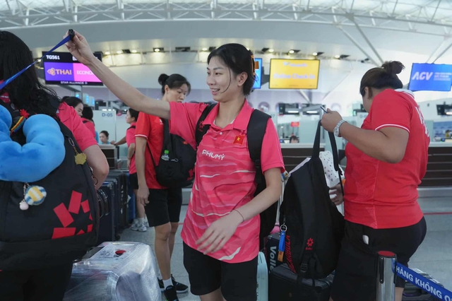 Đội tuyển b&oacute;ng chuyền nữ Việt Nam đ&atilde; đến Th&aacute;i Lan đấu giải thế giới, được ch&agrave;o đ&oacute;n ấm &aacute;p - Ảnh 5.