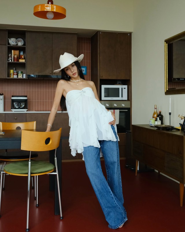 Xu hướng quần jeans đẹp nhất mùa này - Ảnh 7.