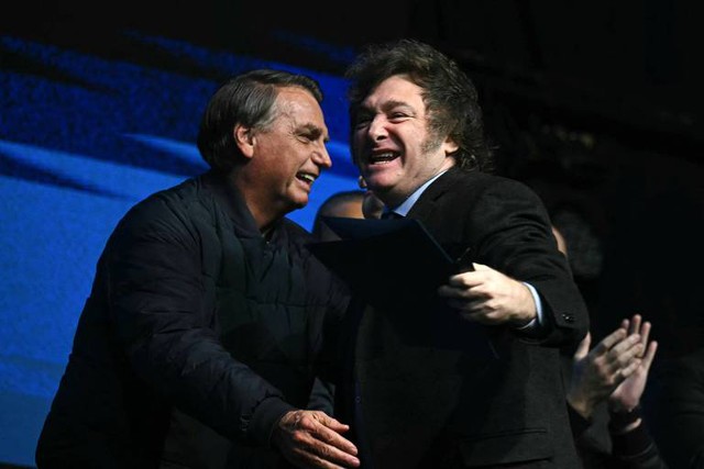 Cựu Tổng thống Brazil Jair Bolsonaro tính xin tị nạn chính trị tại Argentina - Ảnh 1. Cựu Tổng thống Brazil Jair Bolsonaro tính xin tị nạn chính trị tại Argentina - Ảnh 1.