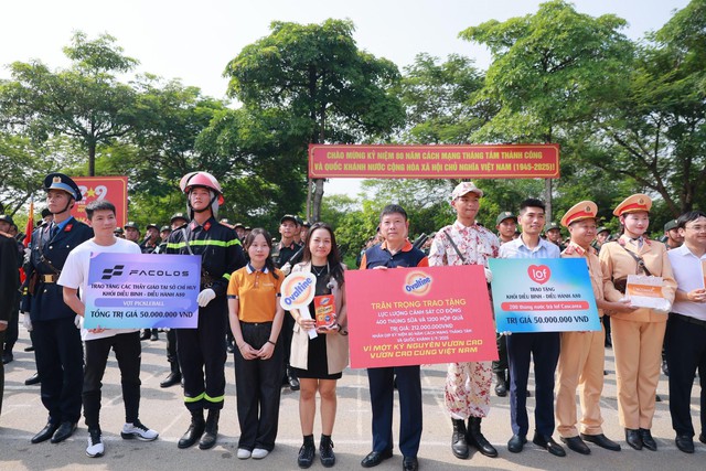 Ovaltine tiếp sức cán bộ, chiến sĩ - Lan tỏa tinh thần ‘Vươn cao cùng Việt Nam’ - Ảnh 1.