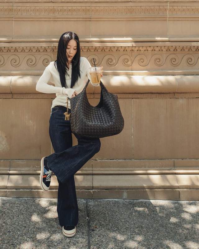 Xu hướng quần jeans đẹp nhất mùa này - Ảnh 2.