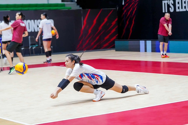 Thanh Th&uacute;y l&agrave;m... phi&ecirc;n dịch, đội tuyển b&oacute;ng chuyền nữ Việt Nam tập luyện hăng say- Ảnh 3.