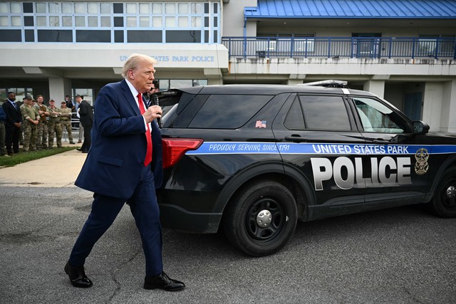 Ông Trump tuyên bố cùng cảnh sát tuần tra thủ đô Washington D.C- Ảnh 2. Ông Trump tuyên bố cùng cảnh sát tuần tra thủ đô Washington D.C- Ảnh 2.
