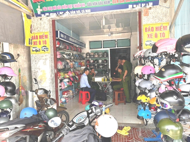 Phát hiện hộ kinh doanh bán nón bảo hiểm nghi hàng giả mạo nhãn hiệu Nón Sơn - Ảnh 1.