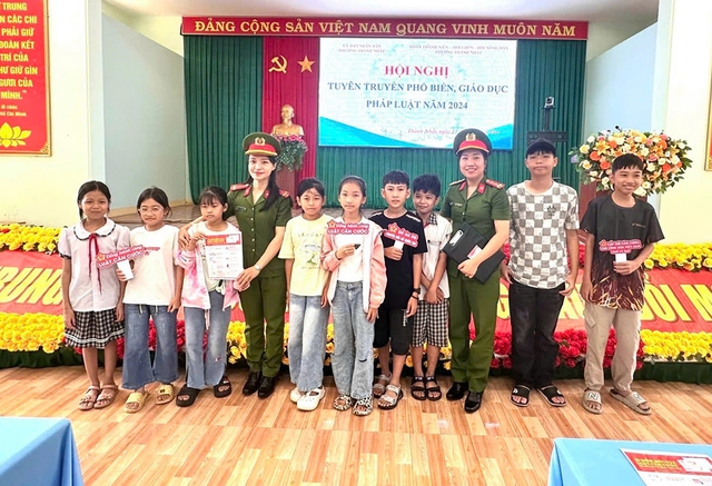 Giữ Tổ quốc bình yên: Nữ công an trẻ sáng tạo công nghệ phục vụ người dân - Ảnh 5.