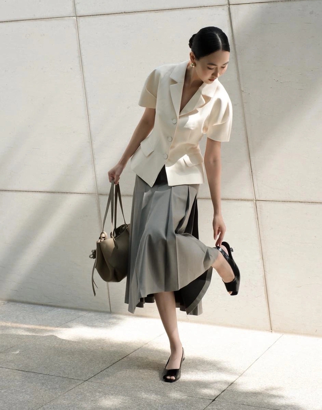 Diện đồ tone sur tone nàng công sở khoe dáng thời thượng, sành điệu- Ảnh 2.