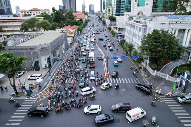 TP.HCM sẽ kẻ thêm nhiều vạch mắt võng cho xe rẽ phải khi đèn đỏ - Ảnh 1.