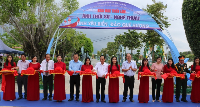 Bí thư Tỉnh ủy Cà Mau: Khẩn trương lắp đặt mái che ở tháp cổ Vĩnh Hưng- Ảnh 2.
