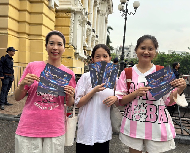 Trắng đ&ecirc;m chờ v&eacute; concert ' Việt Nam trong t&ocirc;i ' giữa H&agrave; Nội m&aacute;t mẻ - Ảnh 8.