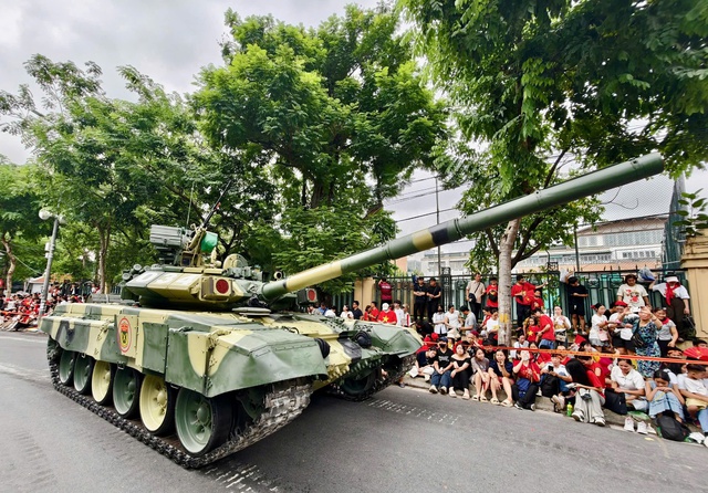 バーディン広場での軍事パレード練習の概要 - 写真1。