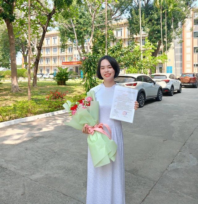 Nữ sinh xuất sắc nhận 6 học bổng du học trị giá 2 tỉ đồng - Ảnh 1.