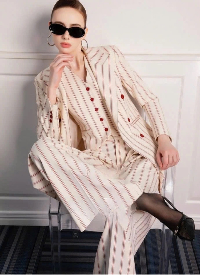 Trẻ trung với vẻ đẹp tối giản của họa tiết kẻ sọc- Ảnh 1. Trẻ trung với vẻ đẹp tối giản của họa tiết kẻ sọc- Ảnh 1.