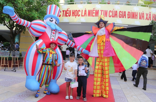 Năm học mới, TP.HCM đưa các yêu cầu cho lễ khai giảng, thu chi, chương trình học - Ảnh 1.